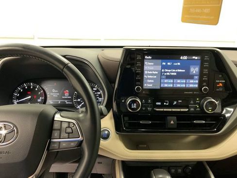 Used 2021 Toyota Highlander XLE AWD/4WD image 20
