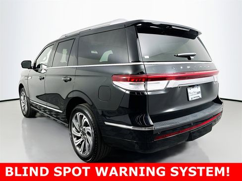 Used 2023 Lincoln Navigator Reserve image 5