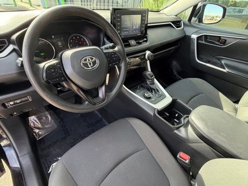 Used 2022 Toyota RAV4 LE AWD/4WD image 11