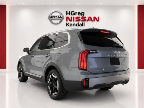 Used 2025 Kia Telluride S FWD image 2