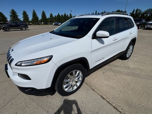 Used 2015 Jeep Cherokee Limited w/ Luxury Group AWD/4WD image 4