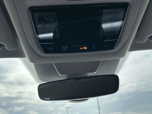 New 2025 Volkswagen Tiguan SE FWD image 23