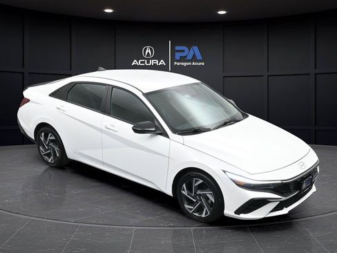 Used 2025 Hyundai Elantra SEL FWD image 37