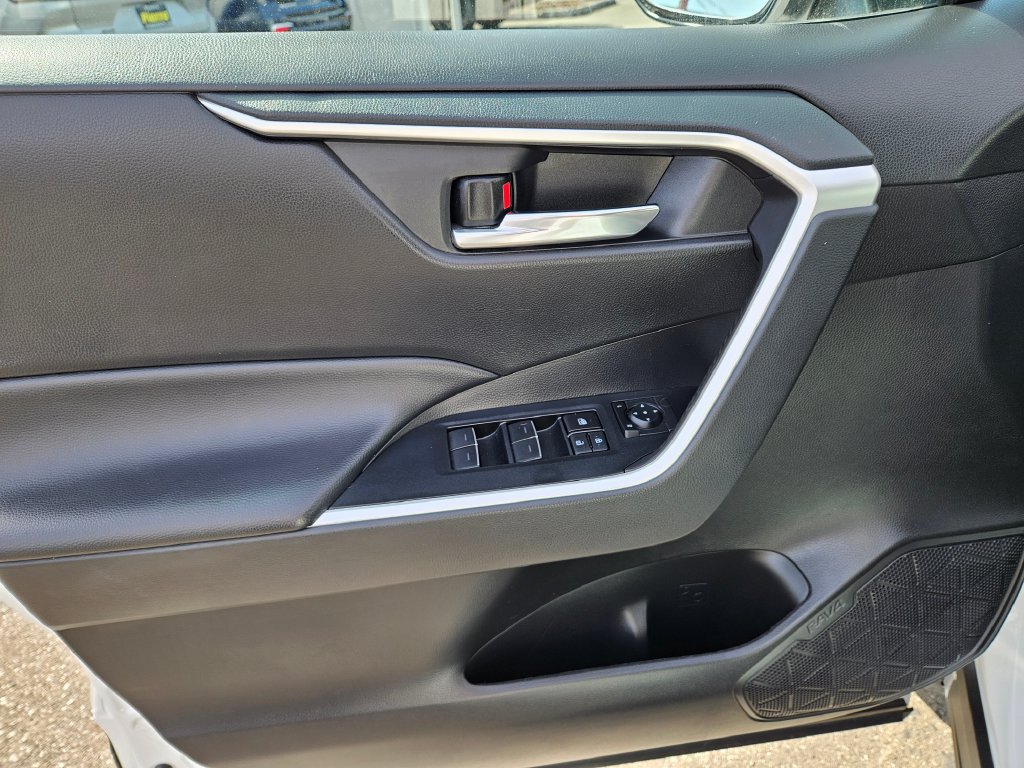 Used 2024 Toyota RAV4 XLE FWD image 21