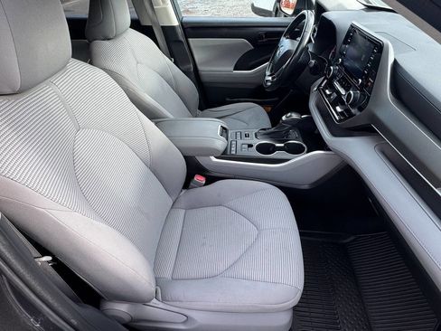 Used 2021 Toyota Highlander LE image 27