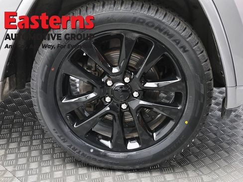 Used 2017 Jeep Grand Cherokee Altitude AWD/4WD image 31