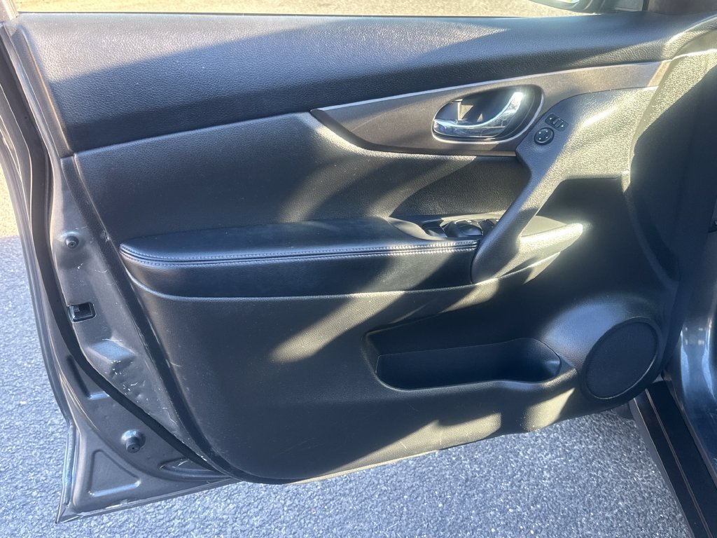 Used 2014 Nissan Rogue SV w/ SV Premium Package AWD/4WD image 13