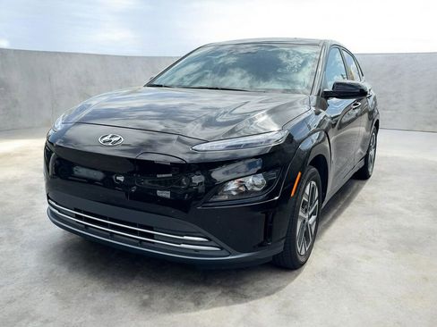 Used 2023 Hyundai Kona SE w/ Cargo Package image 2