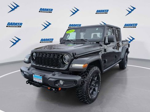 Used 2024 Jeep Gladiator Sport image 1