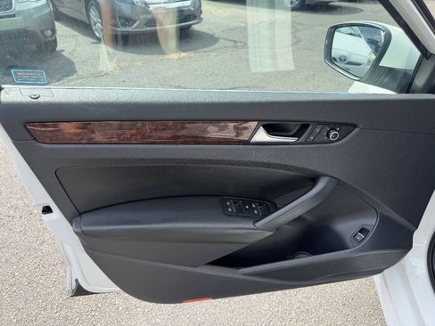 Used 2013 Volkswagen Passat TDI SEL Premium FWD image 10