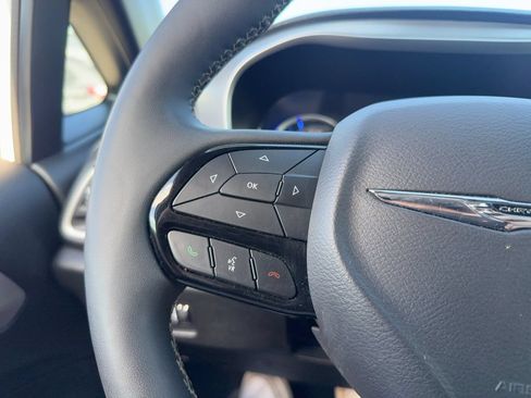 Used 2024 Chrysler Pacifica Limited FWD image 14