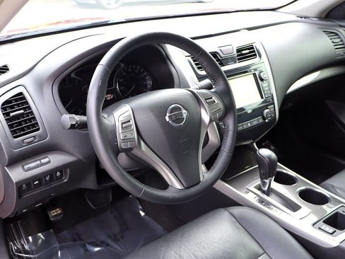 Used 2013 Nissan Altima 2.5 SL w/ Technology Pkg FWD image 16
