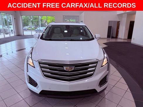 Used 2017 Cadillac XT5 Luxury w/ Driver Awareness Package FWD image 2