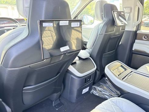 New 2026 Lincoln Navigator Black Label AWD/4WD image 17