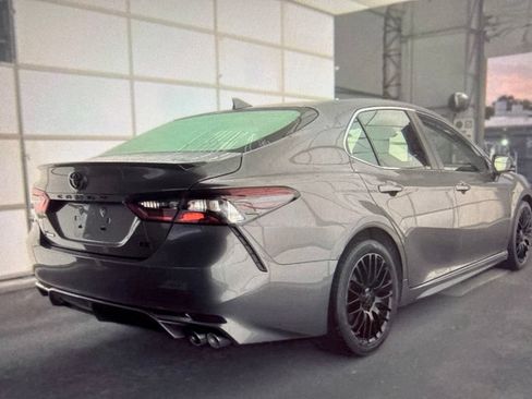 Used 2023 Toyota Camry SE FWD image 3