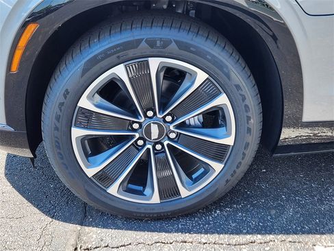 New 2026 Cadillac Vistiq Sport image 6