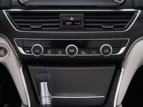 Certified 2018 Honda Accord EX image 20