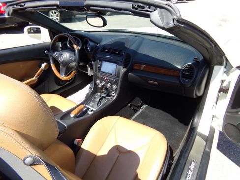 Used 2011 Mercedes-Benz SLK 300 image 17