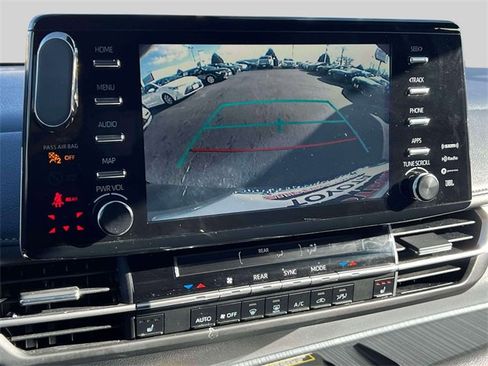 Certified 2024 Toyota Sienna XLE Woodland Edition image 38