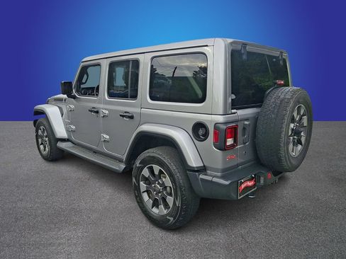 Used 2018 Jeep Wrangler Unlimited Sahara w/ Cold Weather Group AWD/4WD image 6