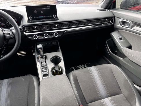 Used 2025 Honda Civic Sport image 31