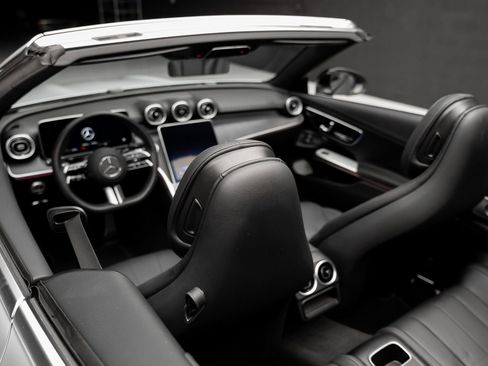 Used 2024 Mercedes-Benz CLE 300 4MATIC Cabriolet image 69