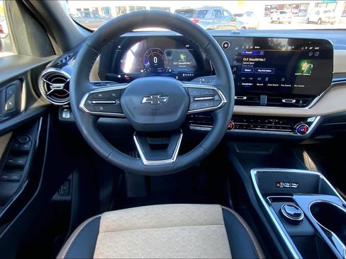 Used 2026 Chevrolet Equinox ACTIV w/ LPO, Floor Liner Package image 7