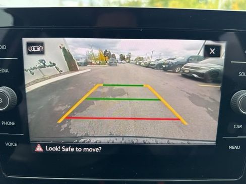 Certified 2025 Volkswagen Taos SE image 17