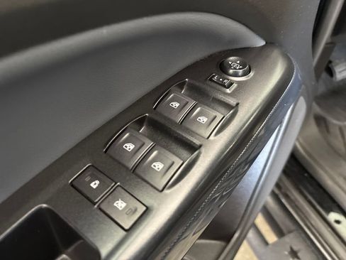Used 2019 Chevrolet Colorado Z71 AWD/4WD image 15