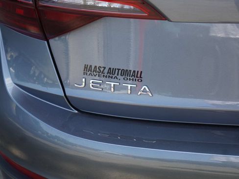 Used 2024 Volkswagen Jetta SE FWD image 7