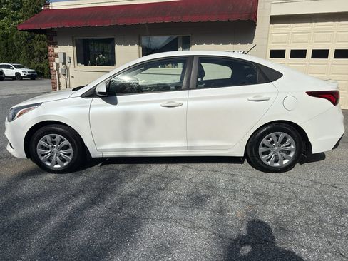 Used 2019 Hyundai Accent SE FWD image 2
