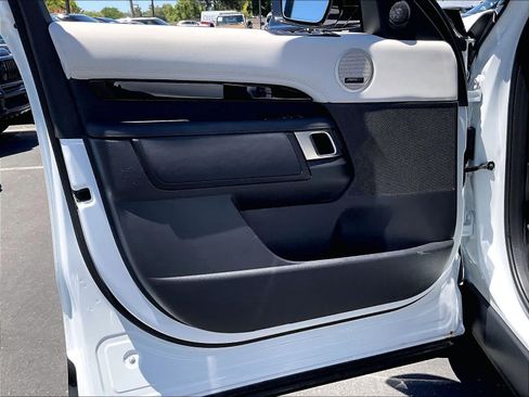Used 2025 Land Rover Discovery S AWD/4WD image 26