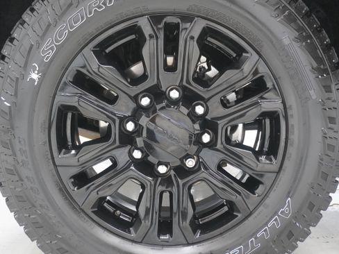 Used 2022 GMC Sierra 3500 Denali w/ Denali Black Diamond Edition AWD/4WD image 37