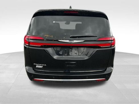 Used 2026 Chrysler Pacifica Select FWD image 5