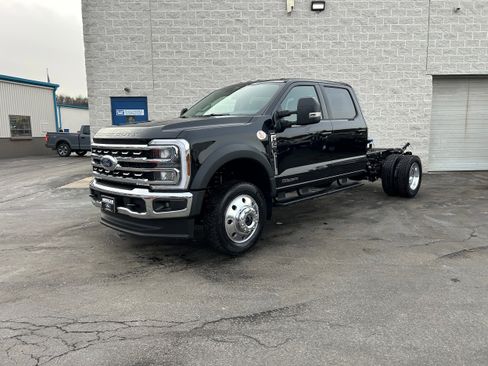 New 2026 Ford F550 4x4 Crew Cab image 2