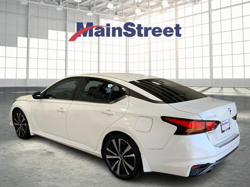 Used 2022 Nissan Altima 2.5 SR image 3