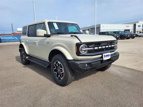 New 2025 Ford Bronco Outer Banks image 9