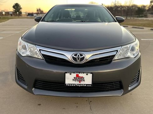 Used 2014 Toyota Camry LE image 3