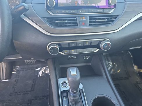 Used 2025 Nissan Altima 2.5 SV FWD image 16