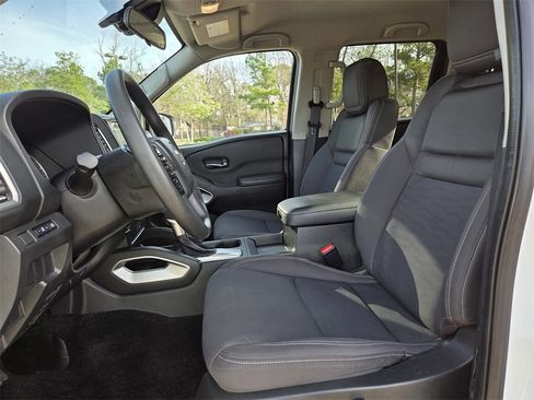 Used 2023 Nissan Frontier SV image 13