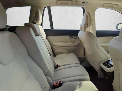 Used 2020 Volvo XC90 T5 Momentum w/ Protection Package Premier image 23