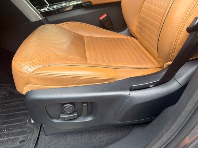 Used 2017 Land Rover Discovery HSE AWD/4WD image 11
