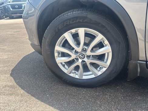 Used 2018 Nissan Rogue SV w/ Premium Package image 29