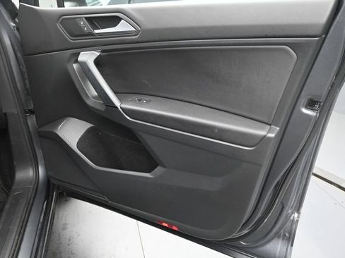 Used 2019 Volkswagen Tiguan SE w/ Panoramic Sunroof Package AWD/4WD image 29