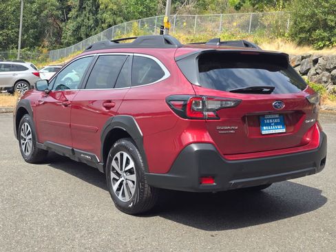 Certified 2025 Subaru Outback Premium AWD/4WD image 4
