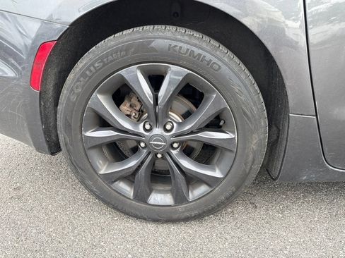Used 2019 Chrysler Pacifica Touring-L Plus w/ S Appearance Package FWD image 5
