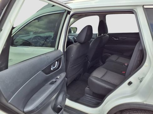 Used 2019 Nissan Rogue SV FWD image 28