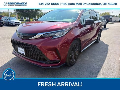 Used 2022 Toyota Sienna XSE FWD image 4