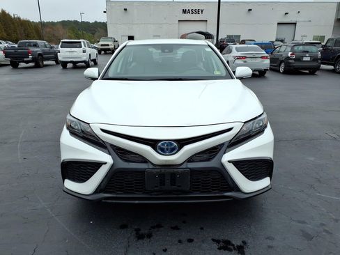 Used 2022 Toyota Camry SE w/ Cold Weather Package image 8