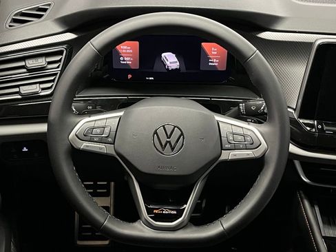 New 2026 Volkswagen Atlas Peak Edition image 9